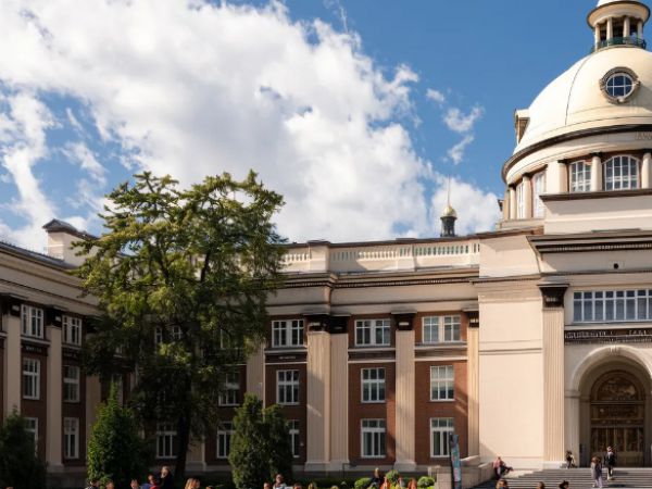 俄罗期国立高等经济大学